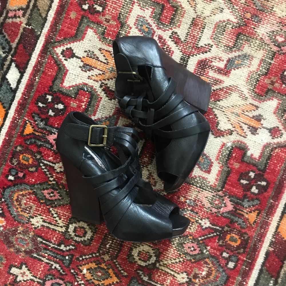 Dolce Vita platform sandal